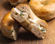 Bagels de cream cheese y puerro